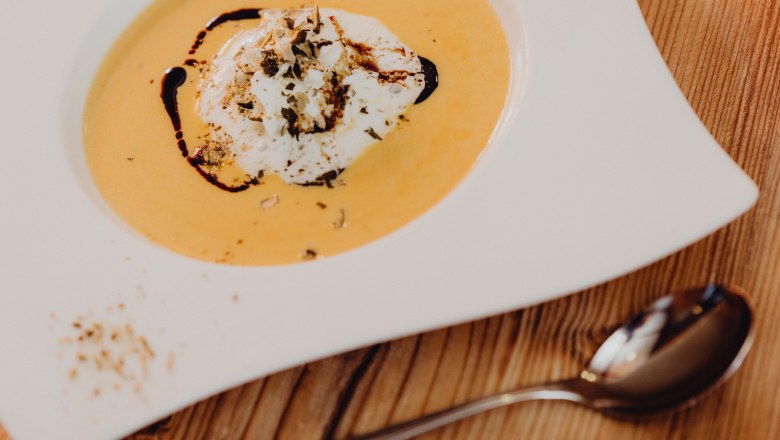 Pumpkin soup with pumpkin seed oil, © Niederösterreich Werbung/Klaus Engelmayer