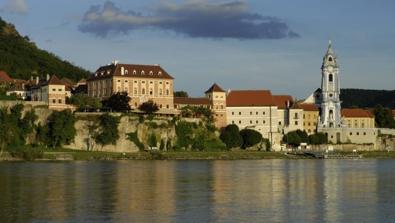 Exterior view of Dürnstein and castle, © Hotel Schloss Dürnstein GmbH