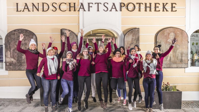 Entire team of the Landschaftsapotheke Melk, &copy; Landschaftsapotheke Melk