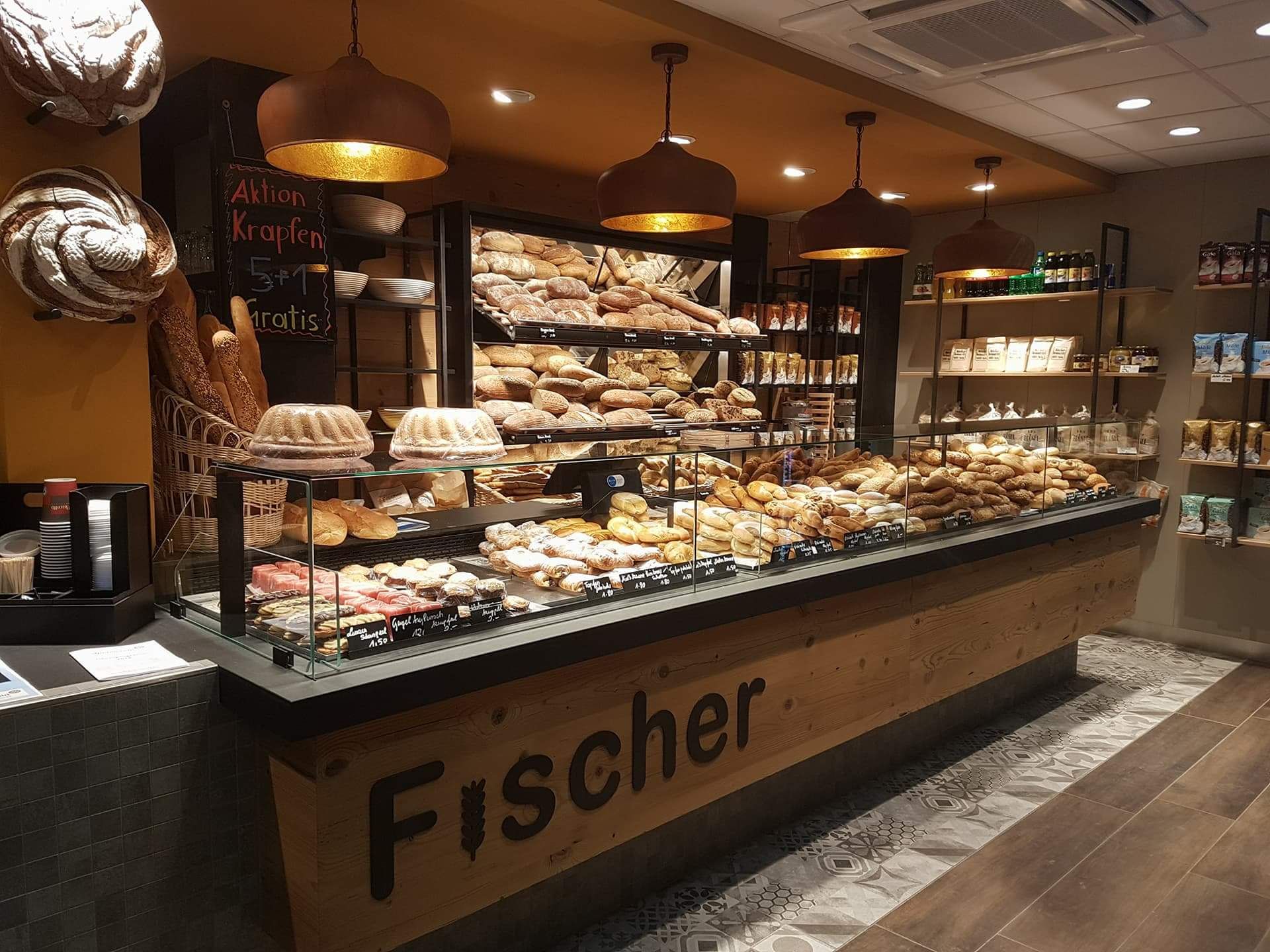 Pékség és kávézó Fischer