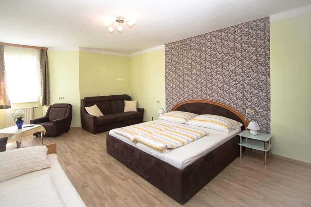 Szoba franciaággyal