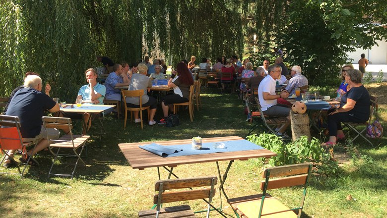 Apricot Caf&eacute;, &copy; Ingl. Wolfgang Hackl