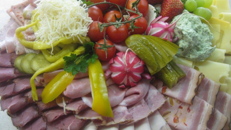 Butcher's shop Wei&szlig; | Sausage platter, &copy; Fleischerei Wei&szlig;