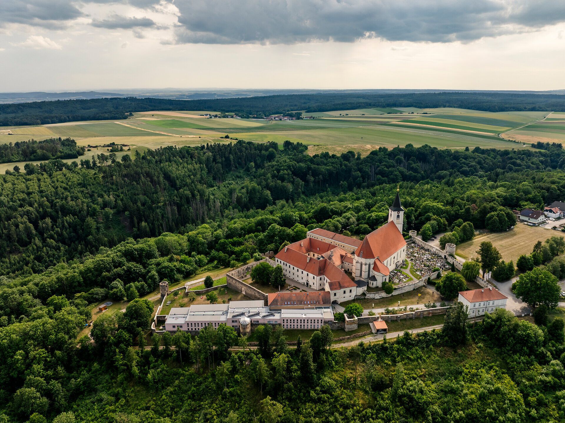 Légifelvétel a Waldviertelben található Pernegg-kolostorról