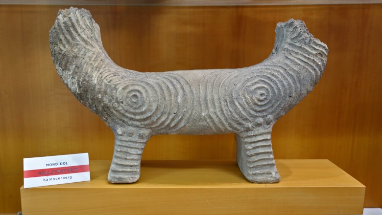 Kalenderberg_Verzierter Feuerbock (so-called Mondidol) in the Museum Mödling, © Jakob Maurer