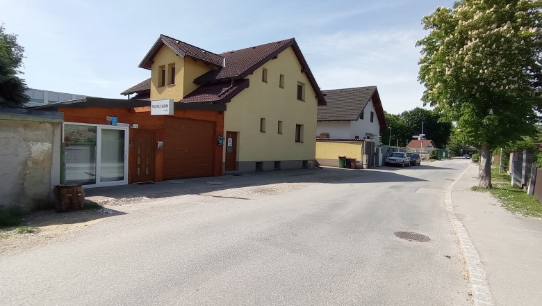 View of the street "Zum Scheibenstand 11", &copy; michlfarm