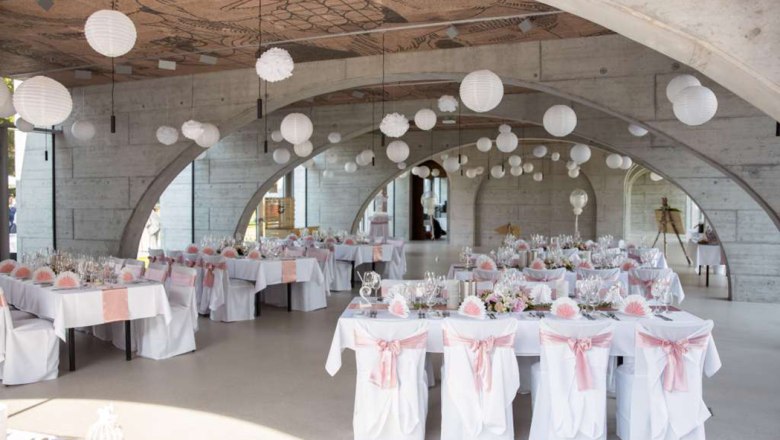 Wedding table in the modern part of the glass salon, &copy; Baukooperative