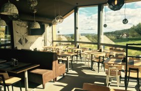 Rest & enjoy with a view in the Wexl Lounge, © Familienarena Bucklige Welt-Wechselland GmbH