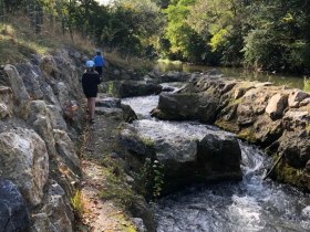 Term&eacute;szetes medenc&eacute;k halak sz&aacute;m&aacute;ra a Triestingben, &copy; Wienerwald Tourismus GmbH