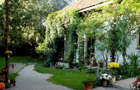 Idyllic inner courtyard, © Erlebnishof Huber