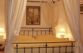 Canopy bed, © Hotel Residenz Schrannenhof