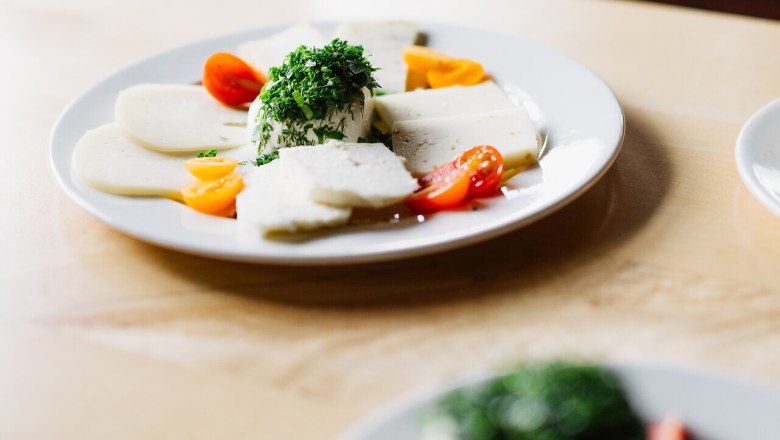 Culinary journey, sheep's cheese, Althammerhof, Semmering, Vienna Alps, © Niederösterreich Werbung/Mara Hohla Herunterladen