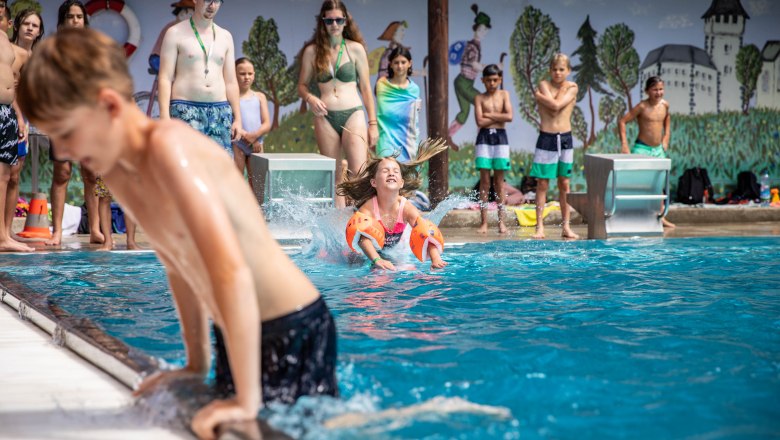 Fun at the Allentsteig outdoor pool, &copy; Waldviertler Jugenddorf Allentsteig