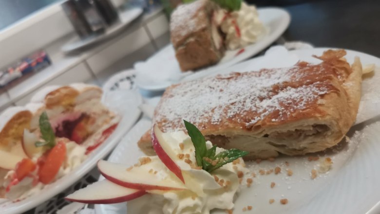 Homemade apple strudel, © Tobias Mayrhofer