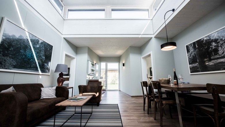 t&aacute;rsalg&oacute; (terasz), &copy; Nik Pichler