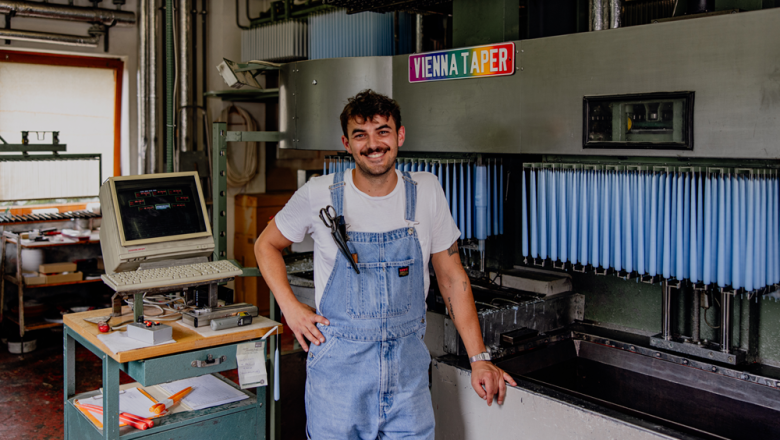 Nathan Streibl in front of the dunking plant, &copy; &copy;️Waldviertel Tourismus, Matthias Streibel