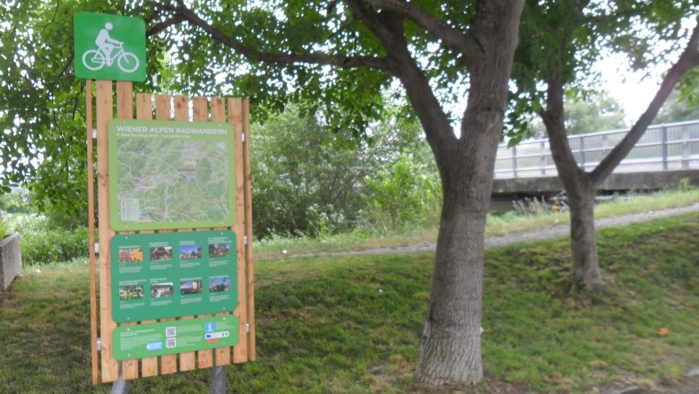 Lanzenkirchen bike start board, &copy; &copy;Wiener Alpen