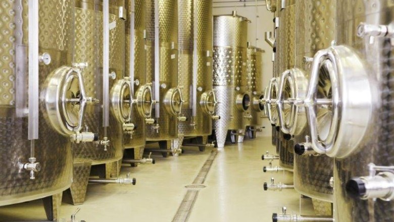 Modern boroshord&oacute;k egym&aacute;s mellett.