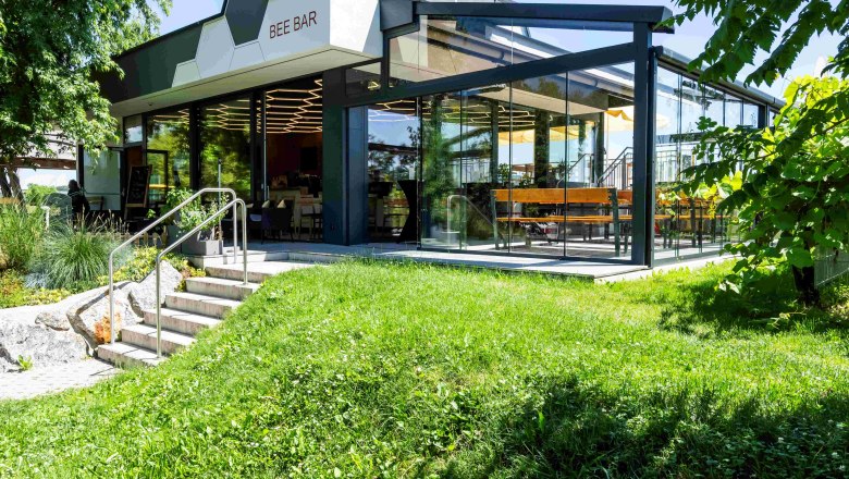 The Bee Bar in Klein-P&ouml;chlarn on the Donaul&auml;nde, &copy; Robert Herbst