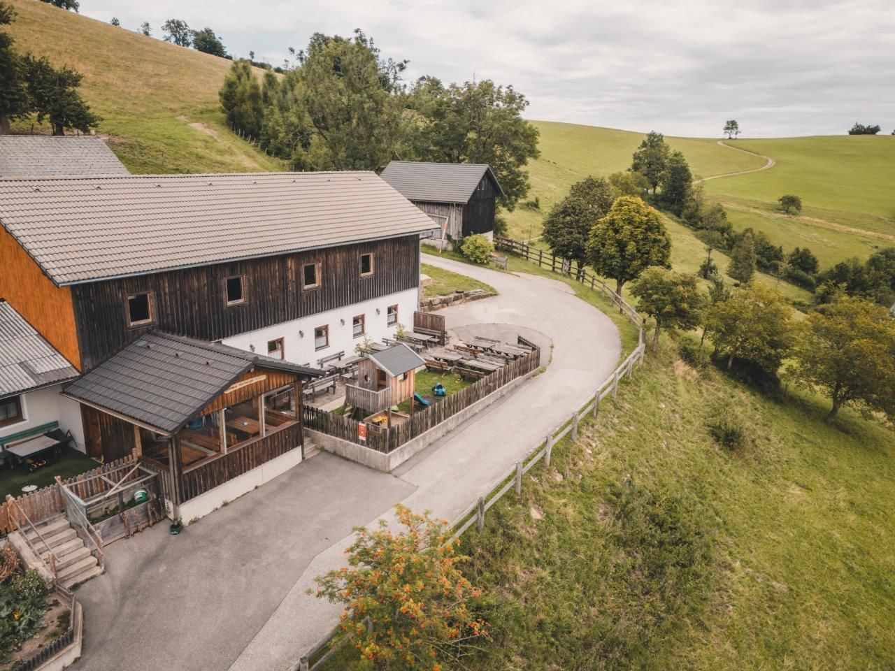Almhaus Hochkogel vendéglő, amely gyümölcsleveket, ill. mustot is forgalmaz