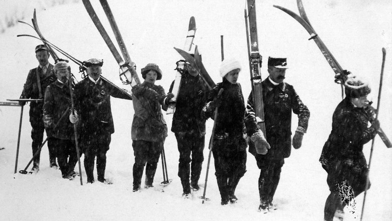 Felnőtt síoktatás anno 1906, © zVg. Nostalgie-Skigruppe Traisen