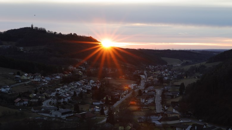 Sunrise behind the Keltenberg, &copy; Marktgemeinde Schwarzenbach, Helmut Karner