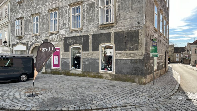 View of the store from afar, &copy; sgrafit bike