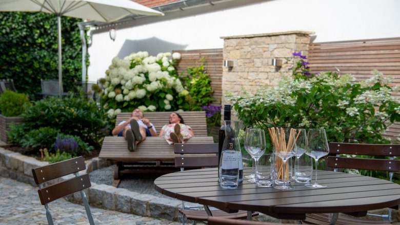 Breitenfelder_Relaxen im Weingut(c)Tonality_780x440, &copy; Tonality