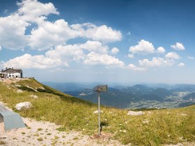 Blickplatz Bahnhof Hoschneeberg neben Elisabethkircherl, © Wiener Alpen in Niederösterreich - Schneeberg Hohe Wand