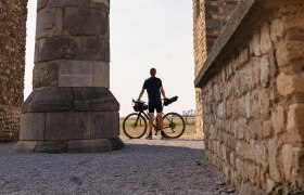 Heidentor, Donauradweg, Donau in Nieder&ouml;sterreich, &copy; Nieder&ouml;sterreich Werbung/Franziska Consolati