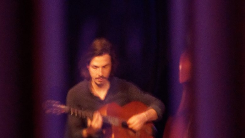 HOB i RAUM artist reflected in painting by Rainer Rygalyk, &copy; HOB i RAUM