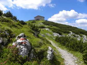 Blick zum Habsburghaus, &copy; Wiener Alpen in Nieder&ouml;sterreich