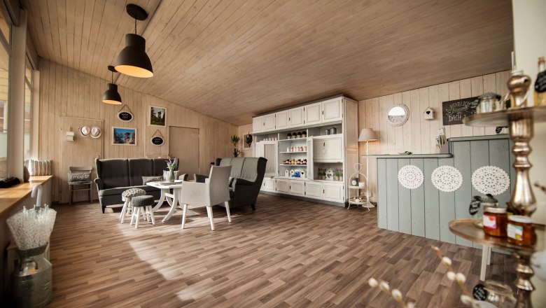 Genusstankstelle - regional store in the town center, &copy; MG Hochneukirchen-Gschaidt, Stefan Knittel