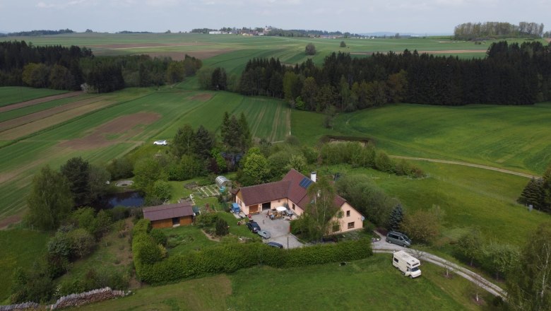 Courtyard and surroundings, © 4TatzenHof, Dominik Kukacka Courtyard and surroundings, © 4TatzenHof, Dominik Kukacka