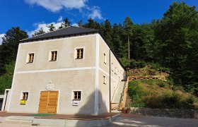 Ap&aacute;ts&aacute;gi pince &uacute;j pomp&aacute;j&aacute;ban, &copy; Mariazell im Wienerwald