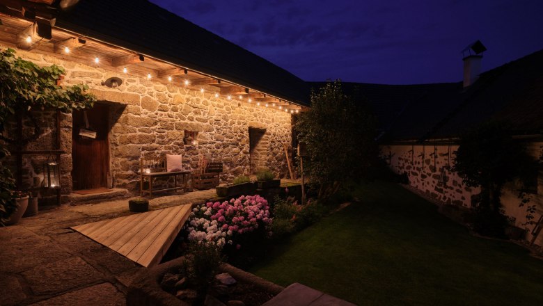 Belső udvar éjszaka, © Mathias Lixl / lixl.com