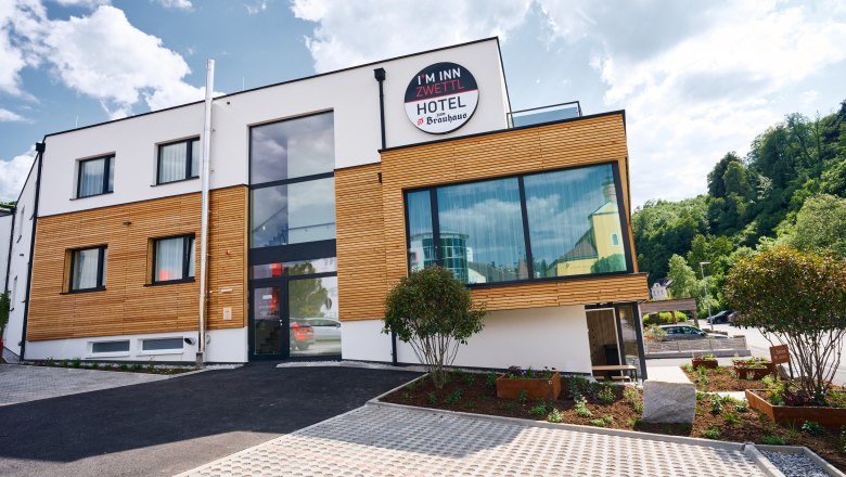 Hotel exterior view, © I'm Inn Zwettl, Fotograf Patrick Weichmann Hotel exterior view, © I'm Inn Zwettl, Fotograf Patrick Weichmann