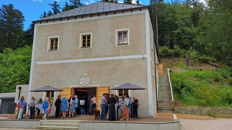 Az előkert: sokoldal&uacute; haszn&aacute;lat, &copy; Mariazell im Wienerwald