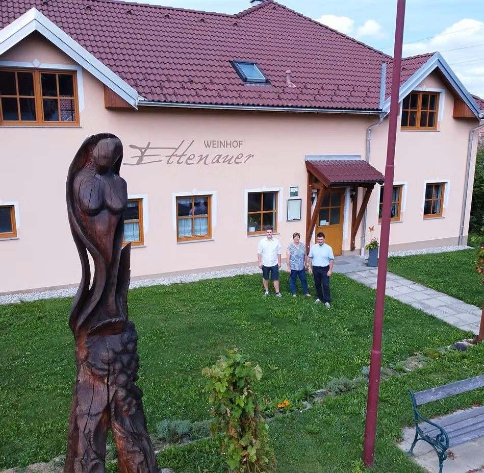 Ettenauer pincészet és hagyományos borozó