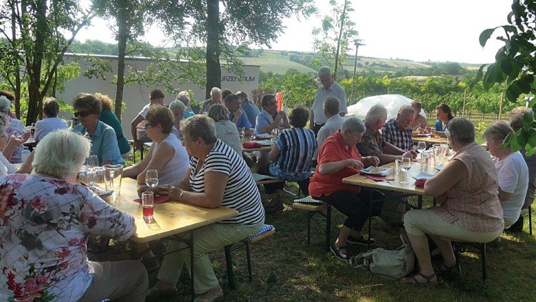 Uzsonna a Pleyel Bergerlben, &copy; IPG