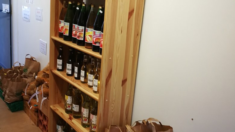 Juices in the Heilos farm shop, &copy; Claudia Gugler