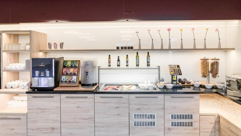 Breakfast buffet, &copy; HFM Photography