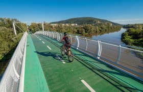 Br&uuml;cke der Freiheit, Schloss Hof, &copy; Bratislava Region Tourism