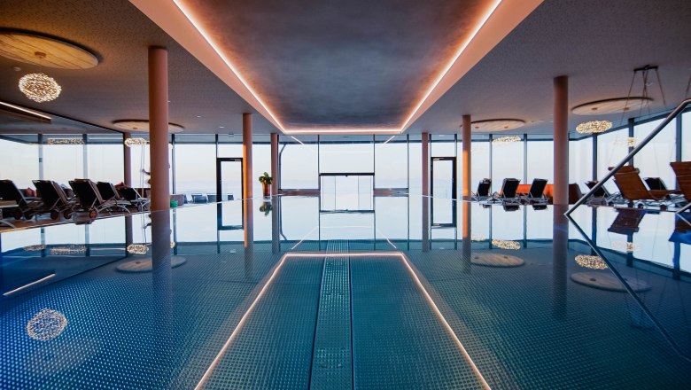 Indoor infinity pool, © Hotel Schachner_MIKU Media Indoor infinity pool, © Hotel Schachner_MIKU Media