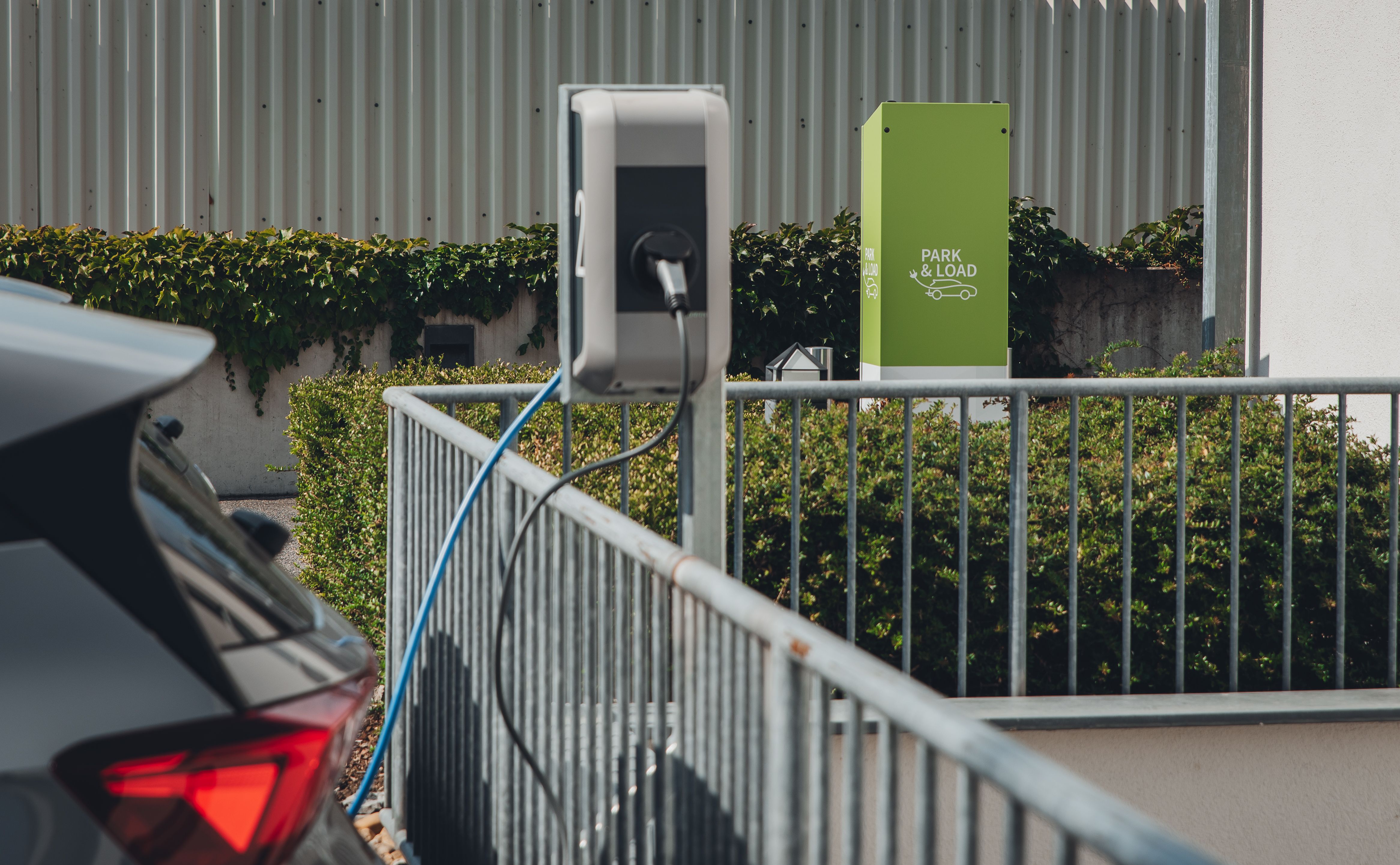 Elektromos töltőállomás, Park & Load a HEINhotel vienna repülőtéren