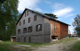 Neunkirchen house on the Flatzer Wand, © Herzi Pinki