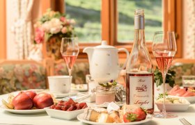 Breakfast at the Weinberghof, © Rita Newman
