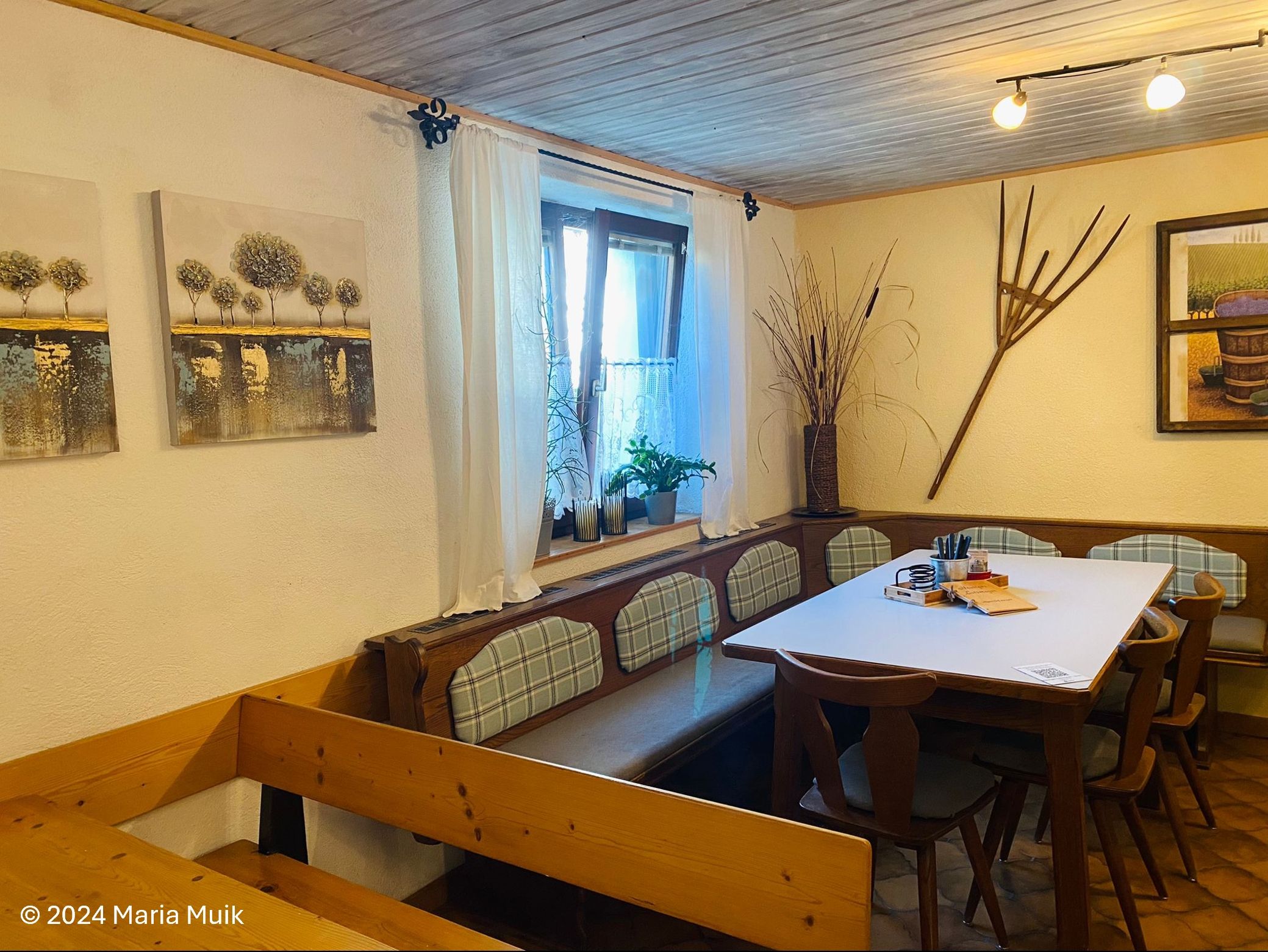 Étterem belülről, ülőhely