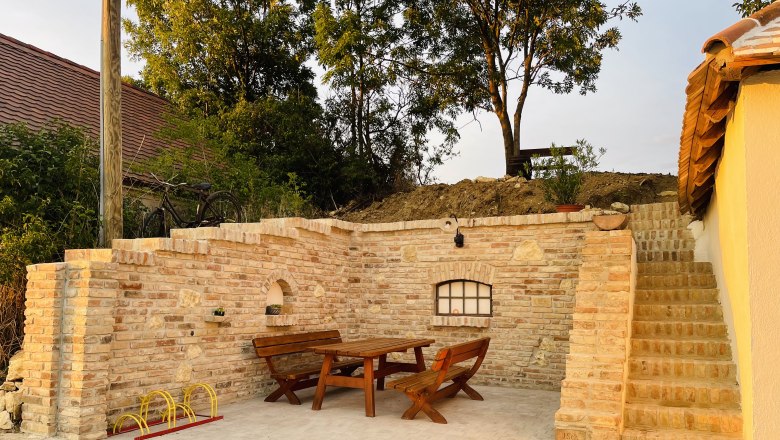 Outside seat, &copy; Fam. Th&uuml;rr