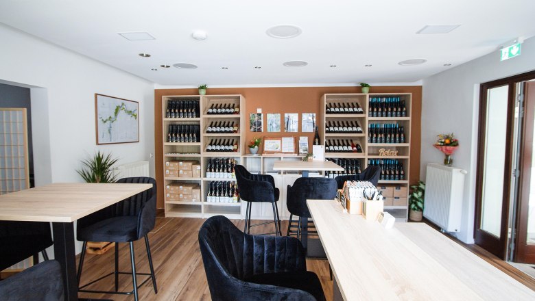 W.E.R.O Hagyjuk a bort besz&eacute;lni, &copy; Veronika Henkelova